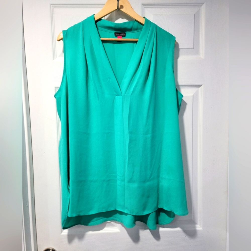 Vince Camuto women's green top size 2XL sleeveless V-neck pullover summer.